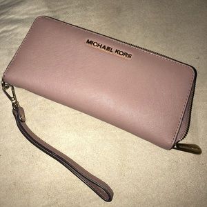 Michael Kors Jet Set Travel Wallet